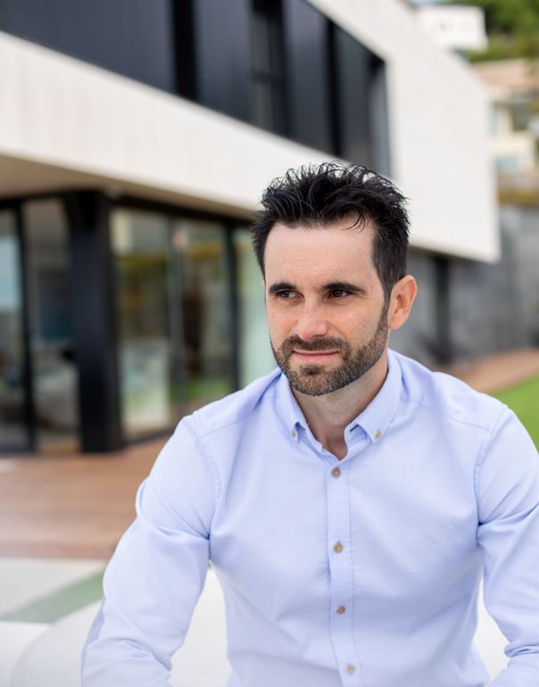 foto perfil 4 Iker Ochoa, creador del curso cambios de uso